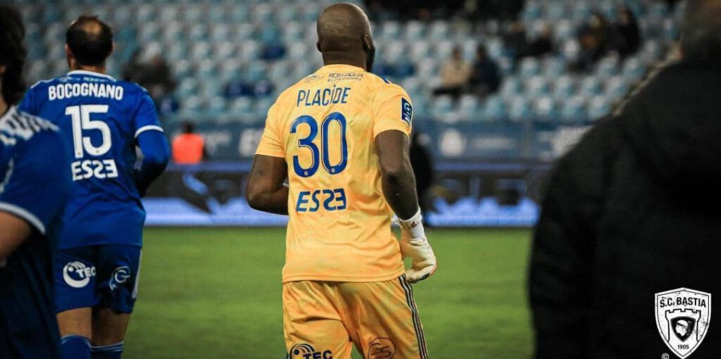 Ligue 2 : 4 matches de suspension pour Johny Placide !
