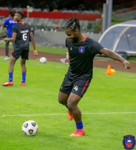 Haïti : Alesy Olnick, joueur de l’Arcahaie FC, s’écroule sur un terrain de foot puis s’éteint