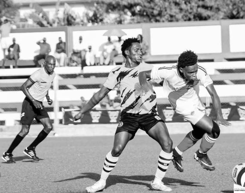 Un jeune footballeur haïtien s’écroule en plein match et décède à l’hôpital